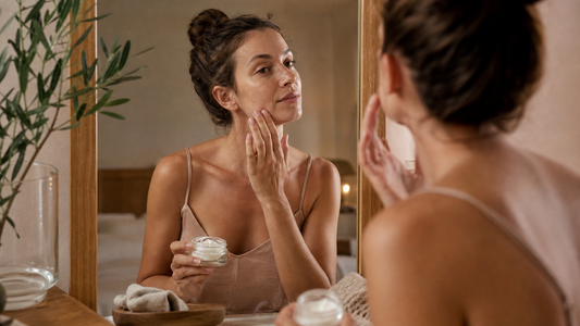Routine du soir illustrant la skincare passive