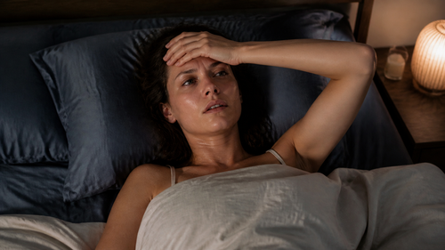 Sueurs nocturnes : pourquoi on transpire en dormant